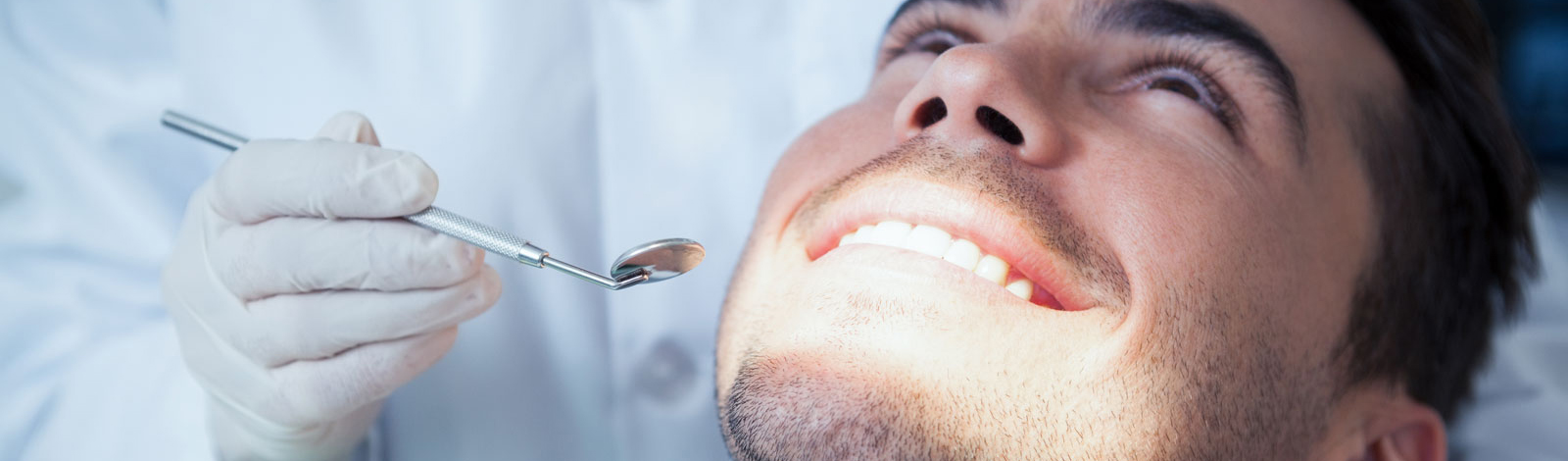 Chirurgie dentaire et extraction des dents de sagesse